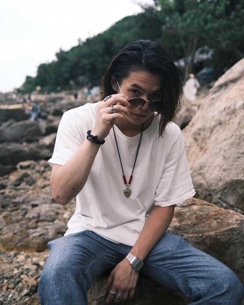 Tiger經常坐得像個大爺，坐姿習慣張開坐！瀟灑霸氣的Tiger原來也怕鬼