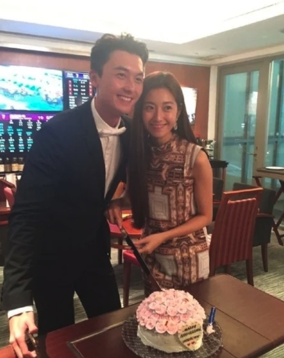 零互動讓人不禁懷疑與王浩信已毫無情愫,回看昔日2人甜曬的慶生合照實在是天淵之別!