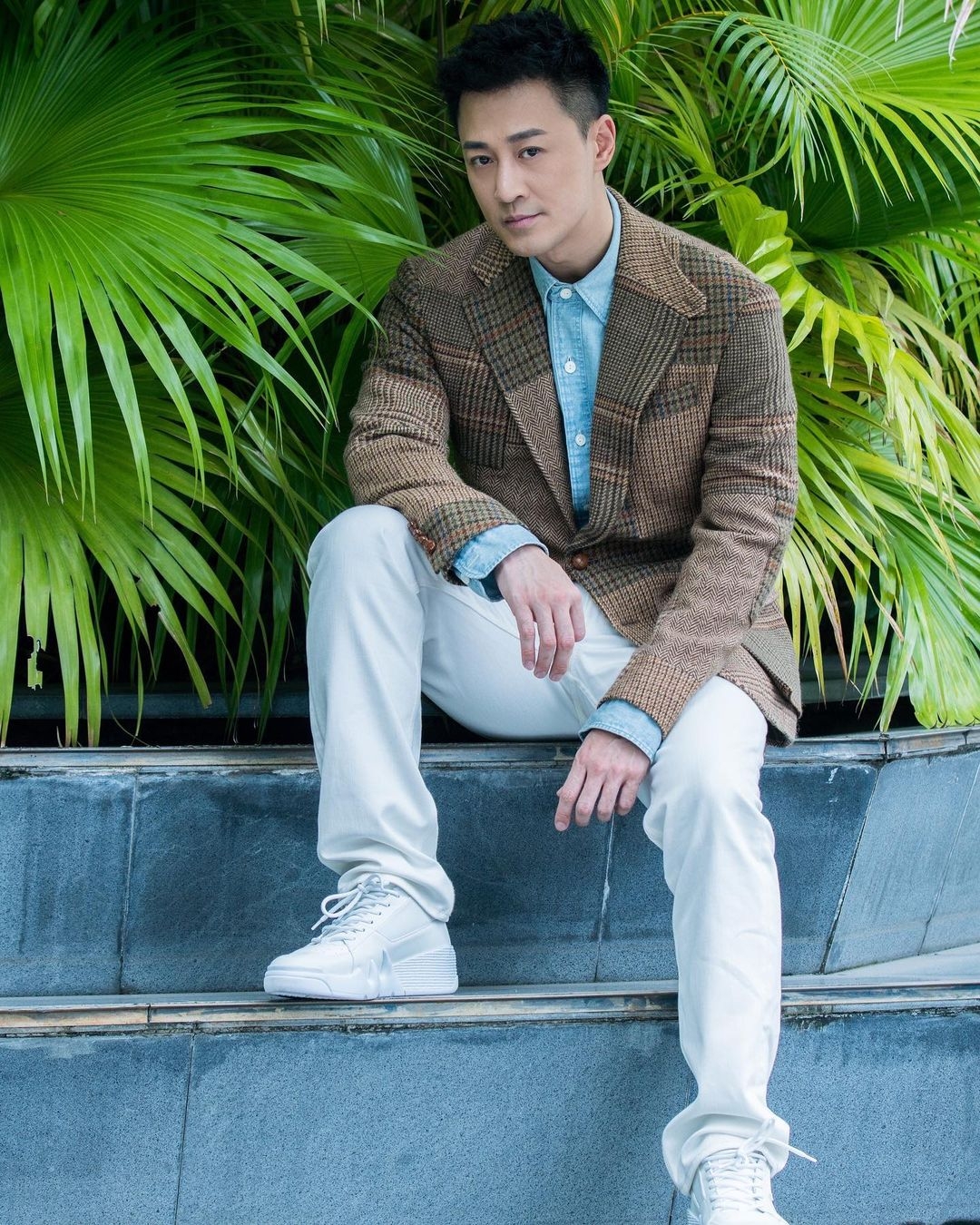 41歲林峯或回歸香港樂壇!簽華納+林家謙作曲助陣,曾因《CHOK》被喪插?網民超期待:把聲出名靚