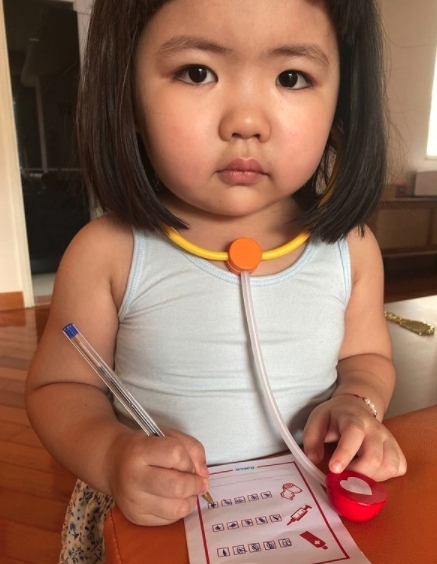 的確,Lucy在家中有不少的歡樂,李璨琛會在家中和她作角色扮演遊戲