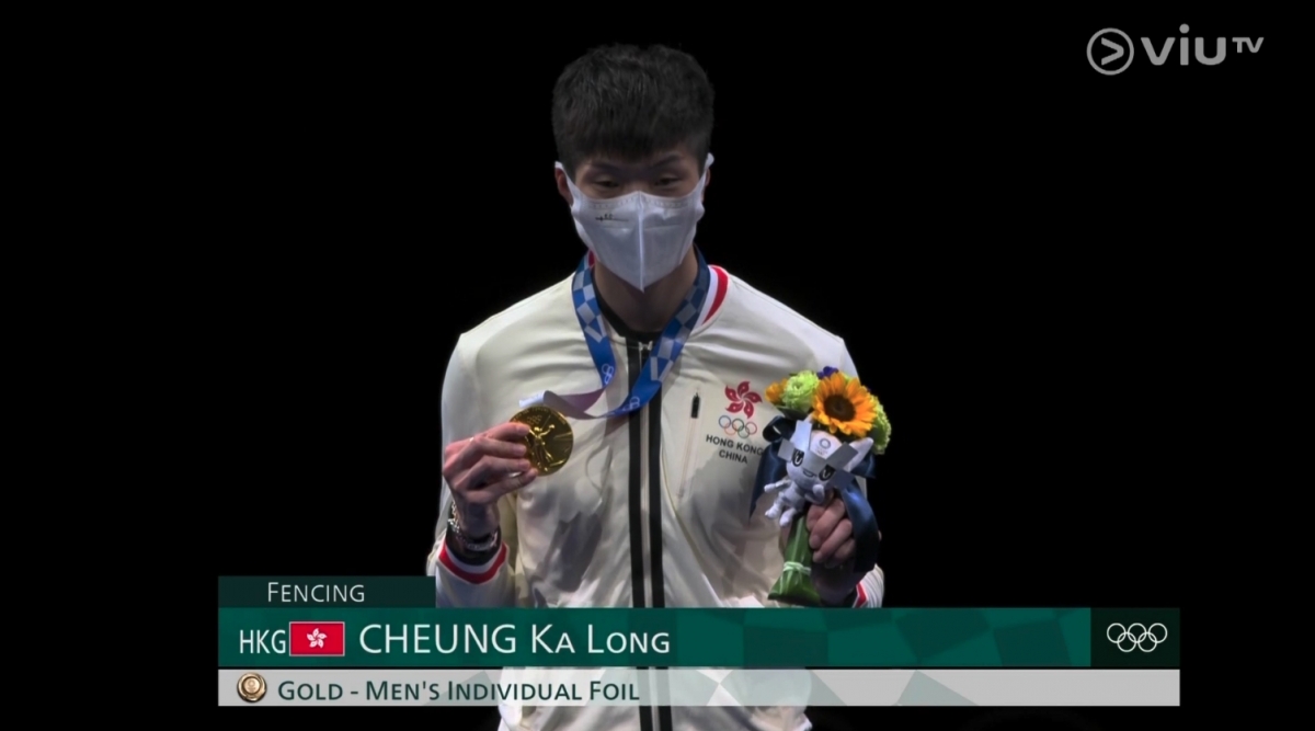 【東京奧運】「港隊劍神」張家朗昨晚以 15:11 擊敗爭取衛冕的意大利劍手格羅素(Daniele Garozzo),勇奪男子花劍奧運金牌!