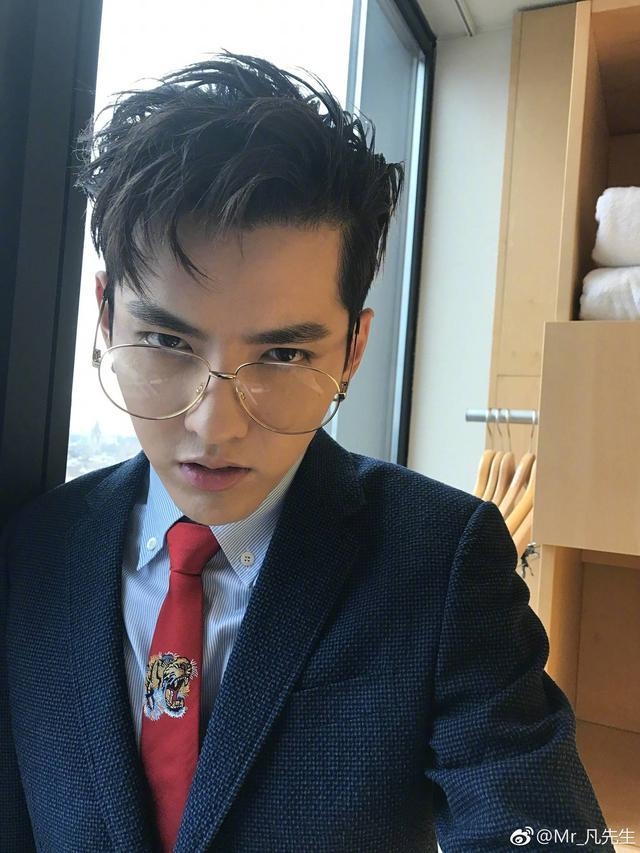 吳亦凡日前被網紅「都竹美」爆出他私生活不檢點,當中涉嫌誘騙未成年少女、「選妃」等等,以此要求他道歉並退出娛樂圈
