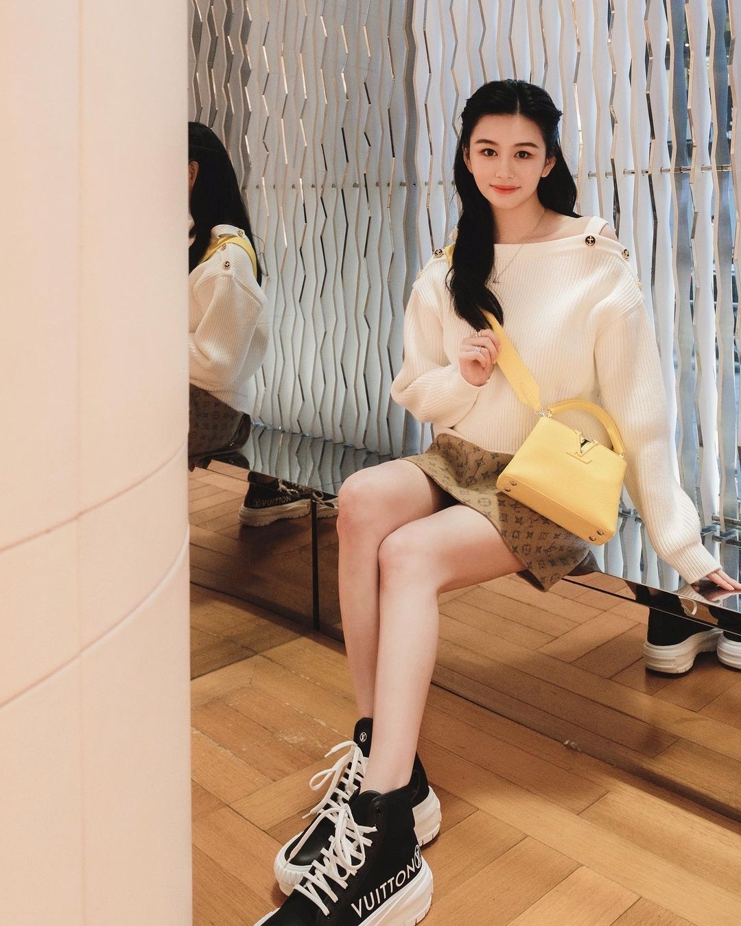 沈月自爆被同學排擠,性格內向討厭被注視,卻想仿效母親邱淑貞成為明星?