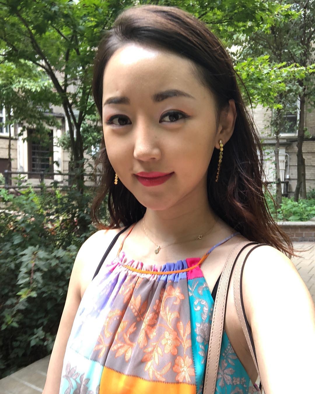 北韓-脫北者|朴研美的舊照,當時仍是喜歡化淡妝的她,樣子都較為自然,自帶氣質美~