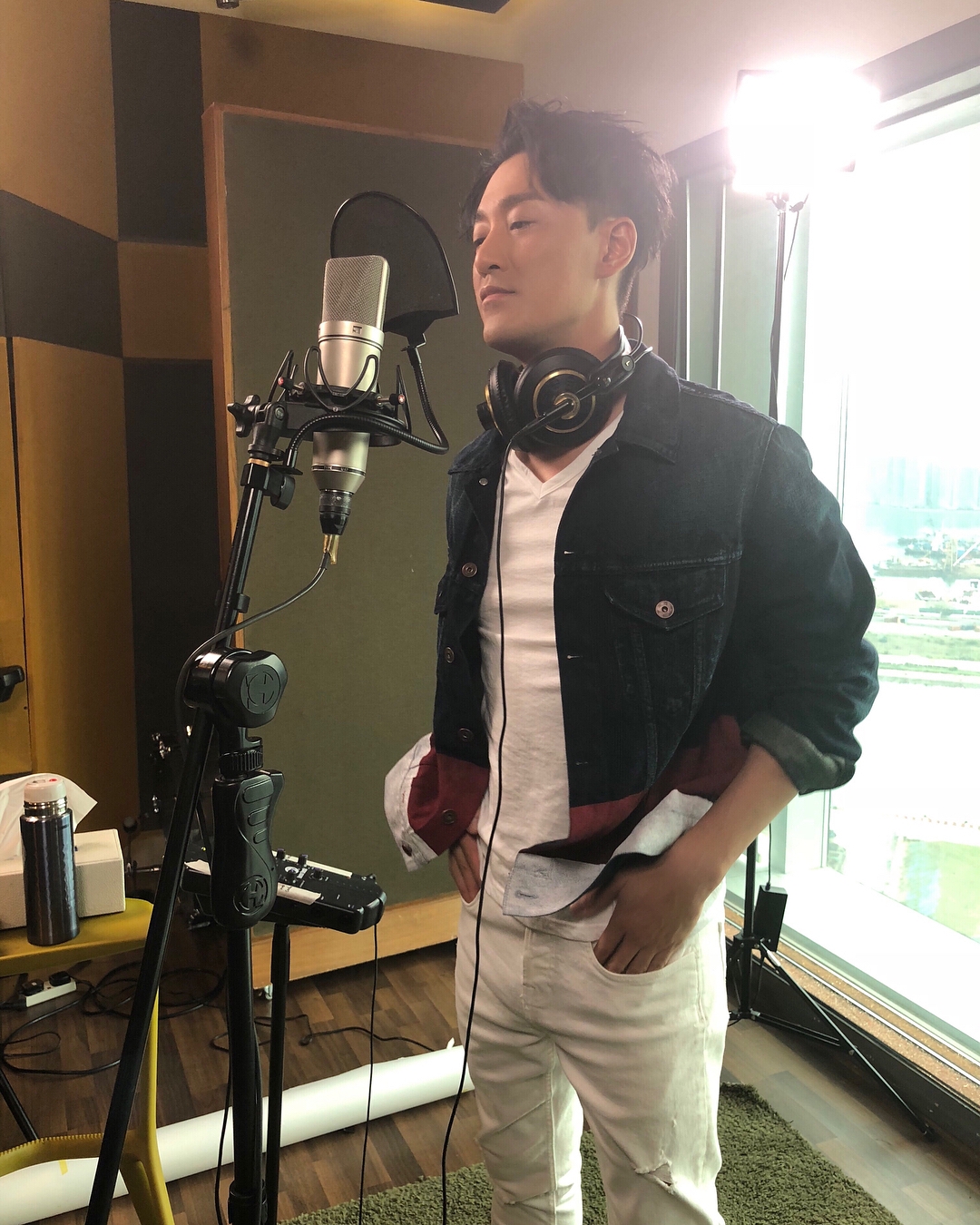 41歲林峯或回歸香港樂壇!簽華納+林家謙作曲助陣,曾因《CHOK》被喪插?網民超期待:把聲出名靚