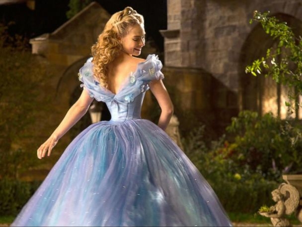 迪士尼《灰姑娘》真人版的女主角就有英國女星 Lily James,不過當時她也曾因腰圍一事被受熱議