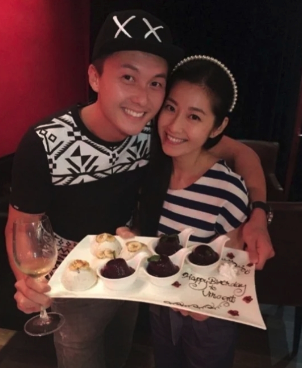 零互動讓人不禁懷疑與王浩信已毫無情愫,回看昔日2人甜曬的慶生合照實在是天淵之別!