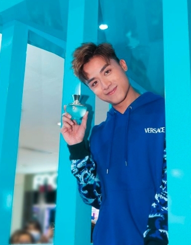 Anson Kong身為陽光男孩就看中了 Dylan Turquoise 的清新夏日香味