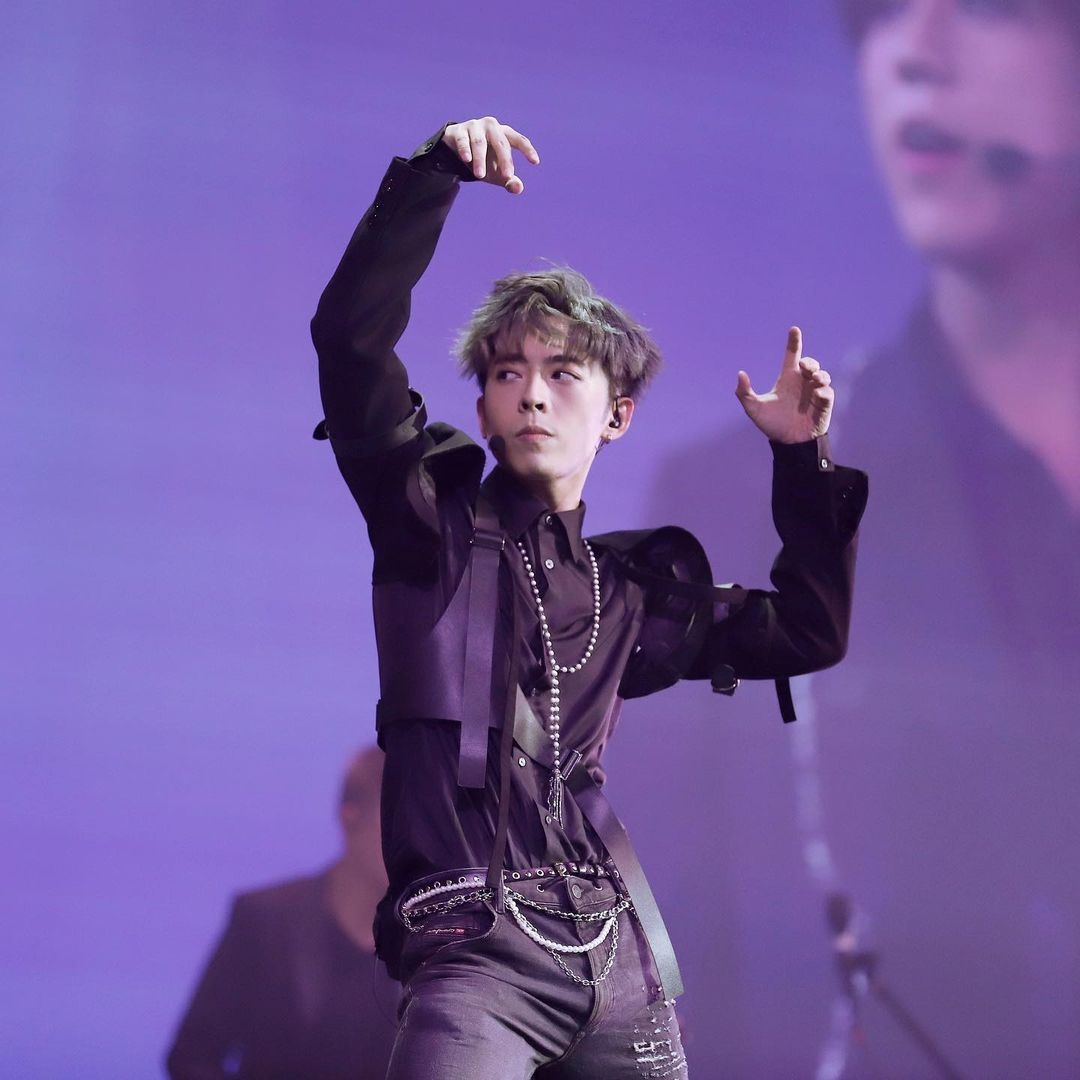 Edan 一直是隊中實力平均值極高的成員之一,今年推出的單曲《E先生連環不幸事件》唱到街知巷聞,首度擔正的 ViuTV BL 劇集《大叔的愛》