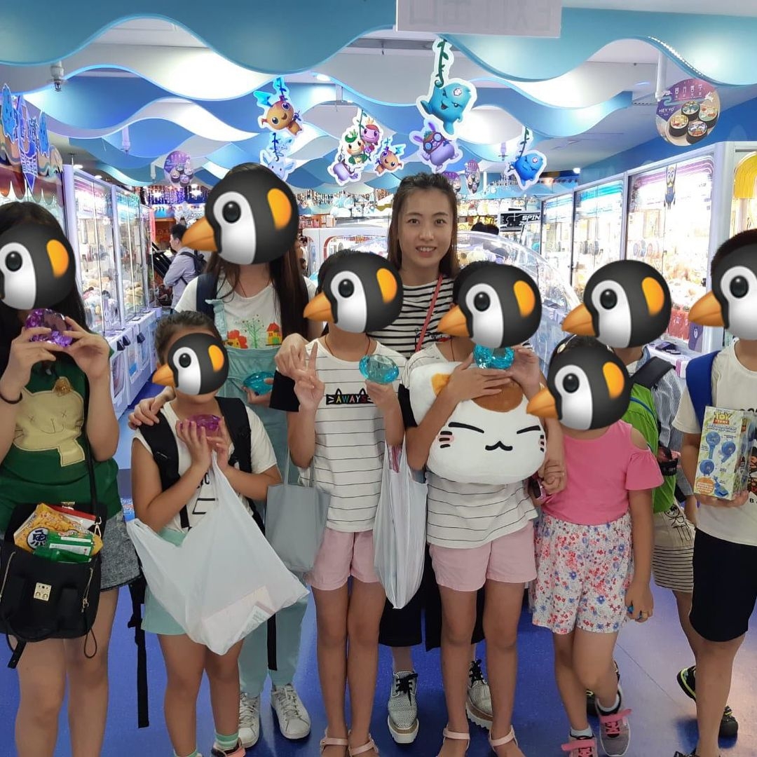 劉鑾雄大劉女兒劉秀樺參與不同的公益活動，如探訪劏房家庭、參與派米