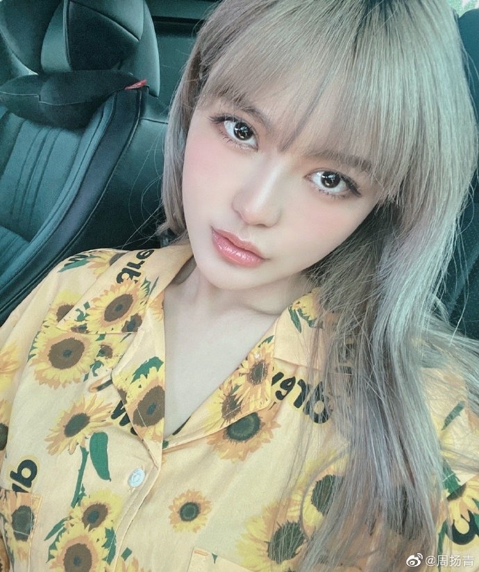 KOL實測周揚青品牌衣服，大爆貨不對辦、剪裁不對稱？「用300元買了一塊抹布」