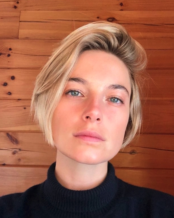 狠心剪短髮的她看似已擺脫過去傷痛,網民亦大讚她的勇氣,紛紛留言鼓勵支持,希望她未來的人生會更幸福