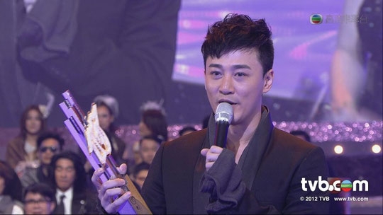 41歲林峯或回歸香港樂壇!簽華納+林家謙作曲助陣,曾因《CHOK》被喪插?網民超期待:把聲出名靚
