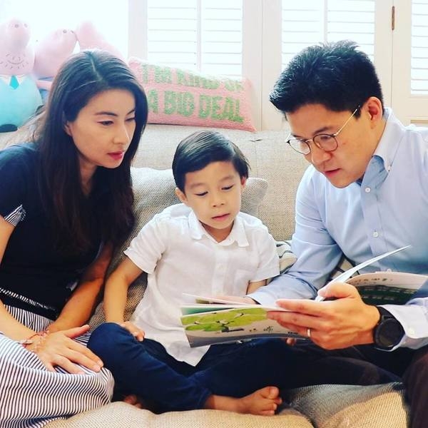 霍啟剛亦相當寵愛妻子,在郭晶晶生完第一胎時要餵母乳,霍啟剛早上5時就給她煲湯才去上班