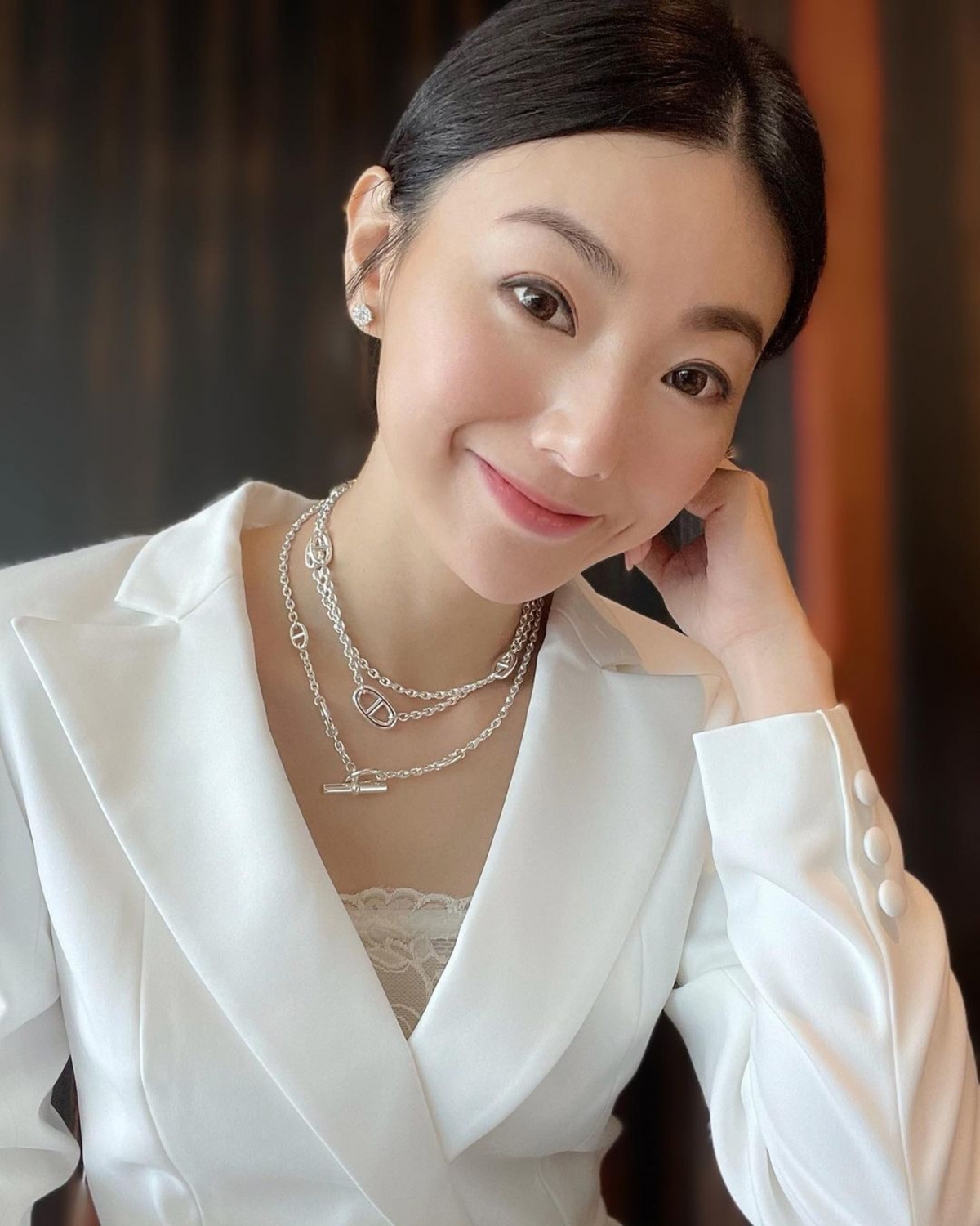 39歲的前 TVB 新聞主播周嘉儀(Venus)過去就被譽為「最索新聞小花」,於無綫新聞部工作 12年