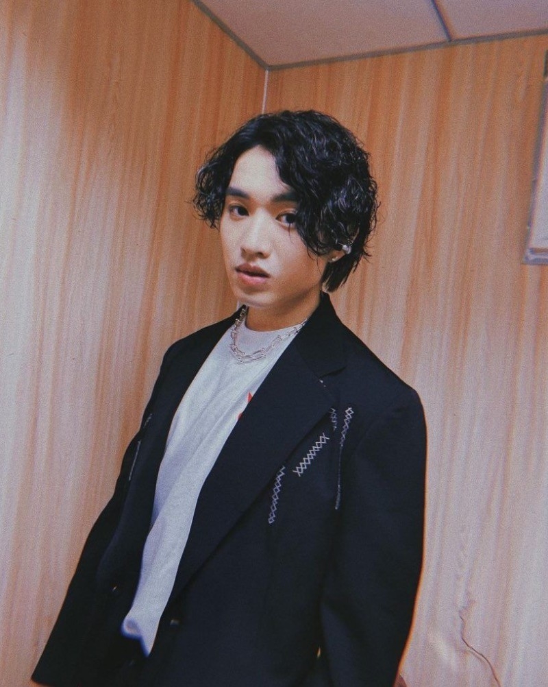 MIRROR成員Jer(柳應廷)推新曲《狂人日記》,近日再上ViuTV《Chill Club》演唱現場演唱live被大讚有突破!