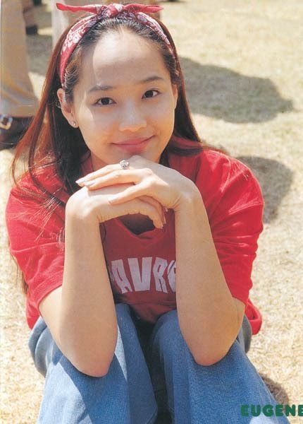 1997出道的S.E.S是當時韓國超紅的女團!柳真更是團體裡的門面擔當,當時整容的風氣還未盛行