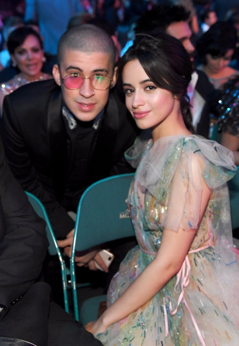 灰姑娘真人版Camila Cabello 接著大方的把鏡頭向下移曬出自己的肚子