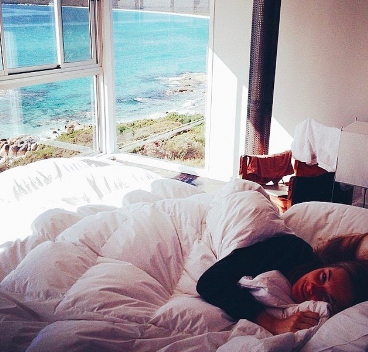 Bridget Malcolm在網上拍片訴出自己的痛苦經歷和遭遇,她憶述自己18歲時已去遍世界各地,不過她的經紀人就強迫她濫用服食藥物,原因是要她「減肥」。