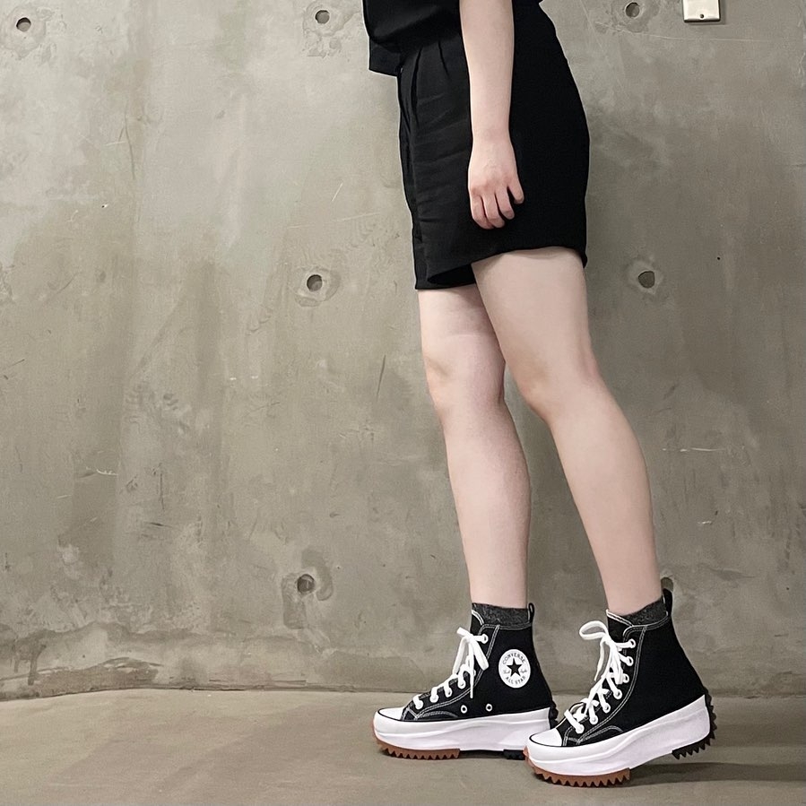 Converse 以往亦曾經推出過厚底的 All Star Lift、All Star Move 鞋款,近月推出的Run Star Hike 系列更成為了品牌人氣最高的厚底鞋款,