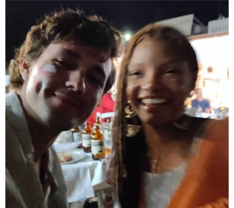 美人魚Halle Bailey 還有跟劇中王子男主角 Jonah Hauer-King 一起觀看歐洲杯冠軍賽