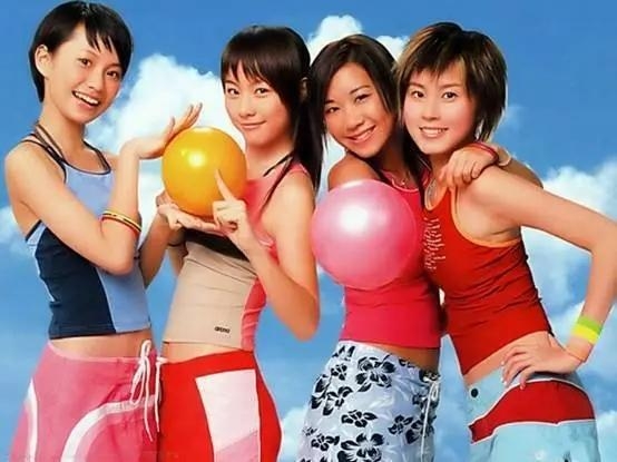 出道3年後公司也決定縮減團體變至四人組合,坊間稱之為「Mini Cookies」或「四餅」