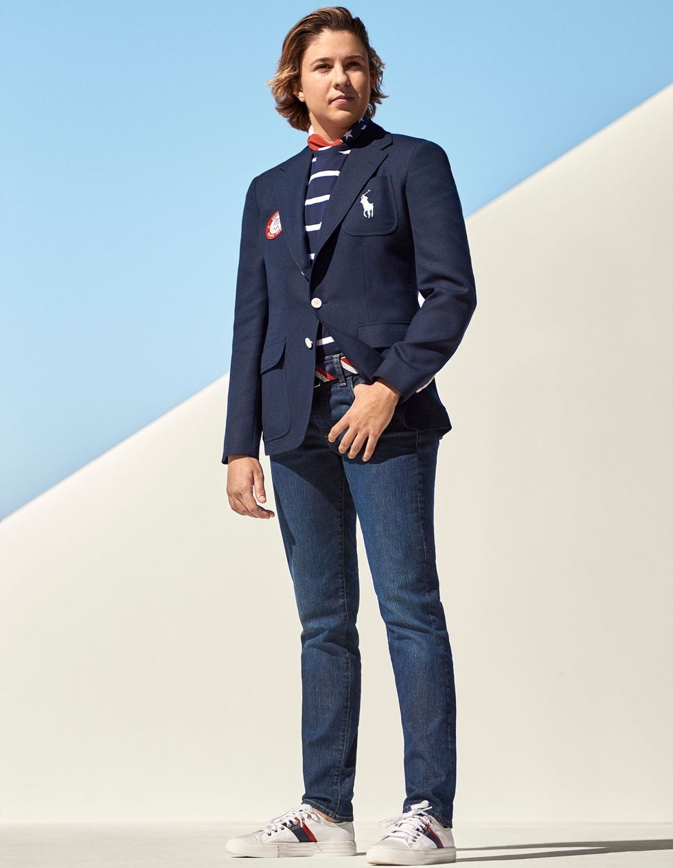 美國國家隊制服的服裝贊助品牌是Ralph Lauren,今年的設計就取用了美式休閒風,最亮眼的就是這件具備「冰凍技術」的白色牛仔褸