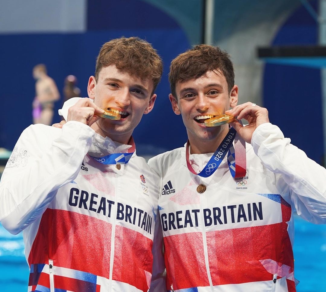 今屆更有不少大受歡迎的明星選手參賽,其中 27 歲英國跳水王子 Tom Daley 就再次因為驚世靚仔樣而再度成為熱話!