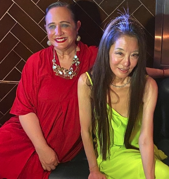 Vera的其中一位好友Donna Karan，就在IG上載出一張與她的合照，留言祝賀她的生日並對她說：「十分愛你！」