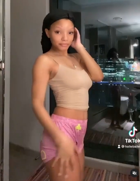 小美人魚Halle Bailey 的個人 IG喜歡分享各種不同的造型