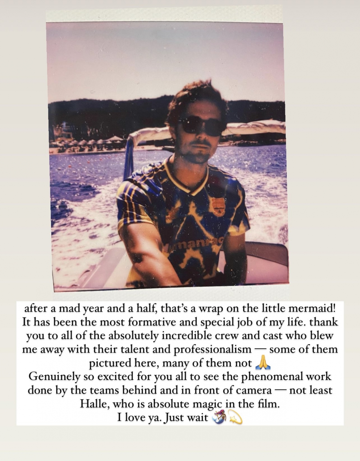 Jonah Hauer-King 分享多張劇組的相片,其中一張相 Halle Bailey 穿著泳衣笑得相當開心