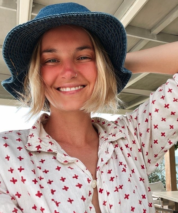 直至今天她才能克服過往的陰影並道破時裝界的黑暗面:「我以前無法談及我的遭遇,但現在我很好,我正在穩定康復