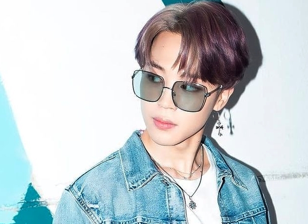 Jimin,惟他在穿著韓風,戴上黑超和滿身飾品的時候