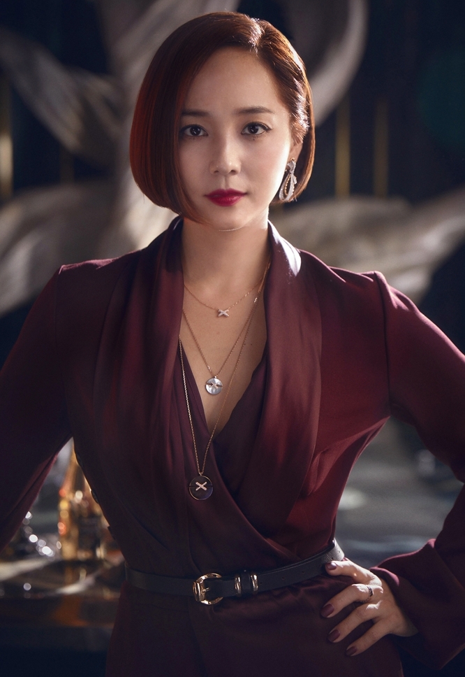 柳真近日以演員的身份回歸幕前成為熱話,她最近出演的劇集《Penthouse上流戰爭》爆紅,