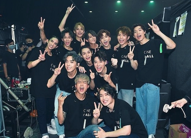 Jer在唱歌方面的壞習慣就被人多，他起初除了會唱歌時翻白眼之外，他還會合上眼與觀眾零交流，或是站著唱歌又要「郁嚟郁去」