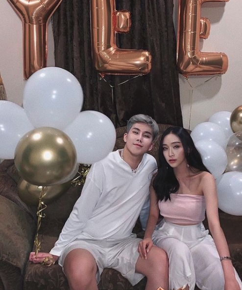 神奇的是就連被標註的圖片，好友們也會幫他修過圖才上載，讓真身不會洩漏～不過他的「照騙」中都留有他「單眼皮」