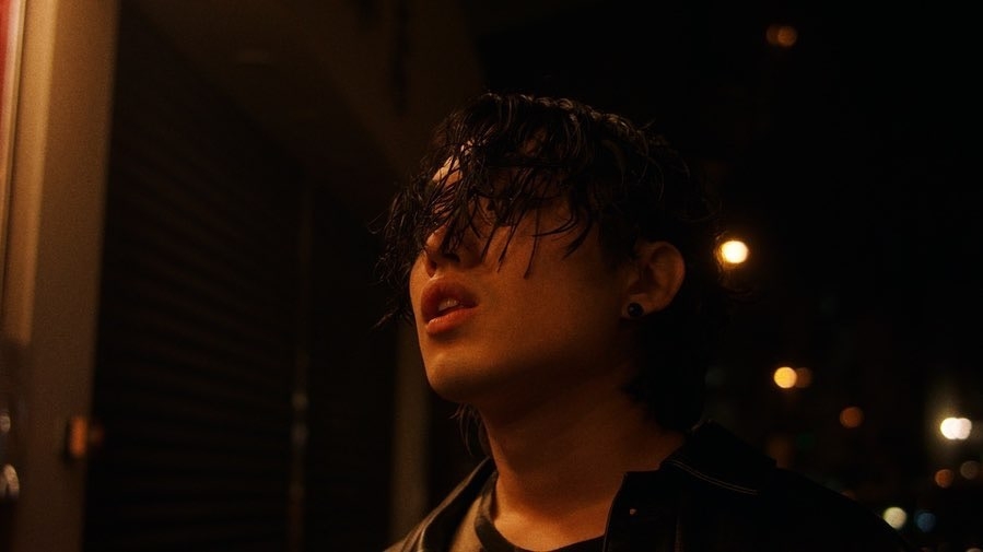 Jer新曲《狂人日記》偏前衛搖滾,曲風和形象都有大突破,打破了傳統偶像的框架。除了歌曲風格新鮮