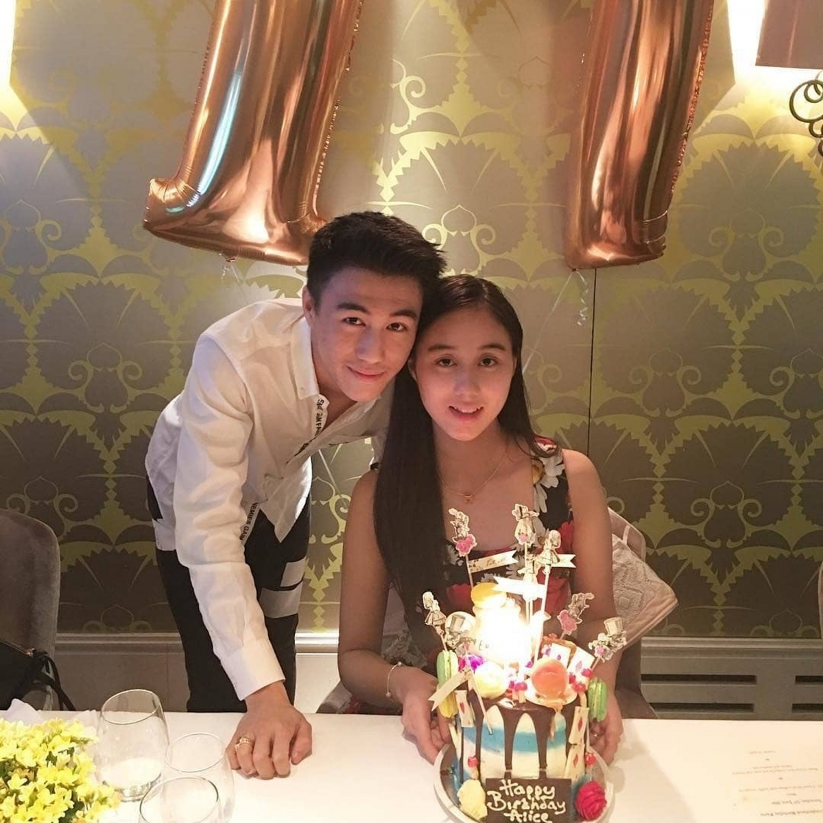 賭王何鴻燊孻女何超欣自小就是一名學霸,從小憑著自己的努力獲得亮眼的成績,小三的她被選為「最有潛質運動員」。