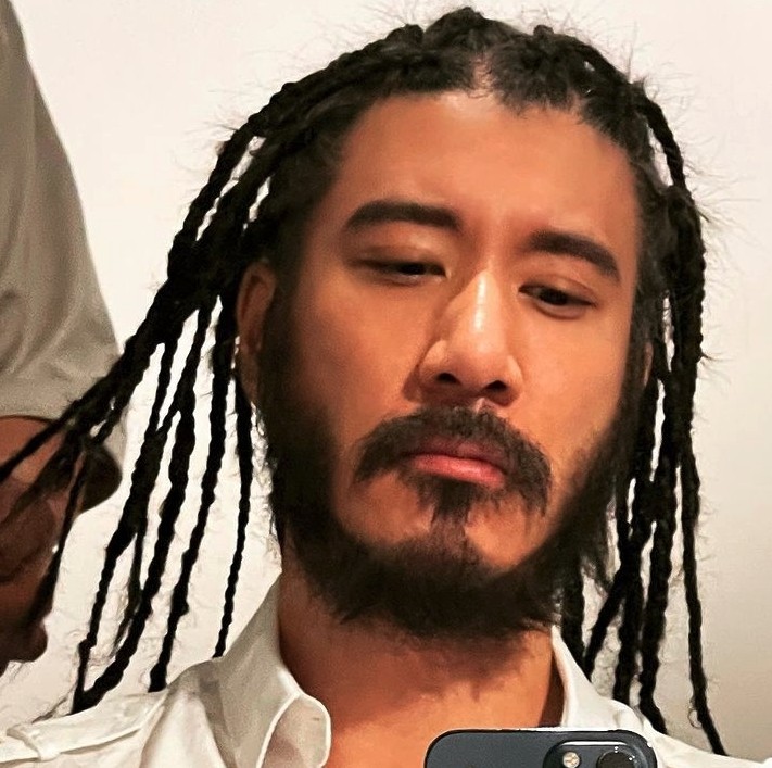 王力宏和彭于晏兩位男神近日都不約而同地改變風格,留長髮和鬍子一走流浪原野風~