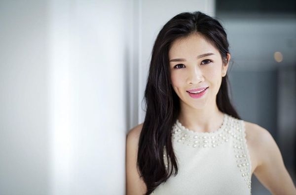 同屆且尚在圈中發展的港姐麥美恩就不見身影,有網民猜測她人緣差