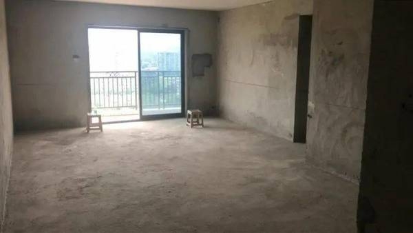 詹先生睇中了一間面積約1830呎、4房的二手「清水樓」