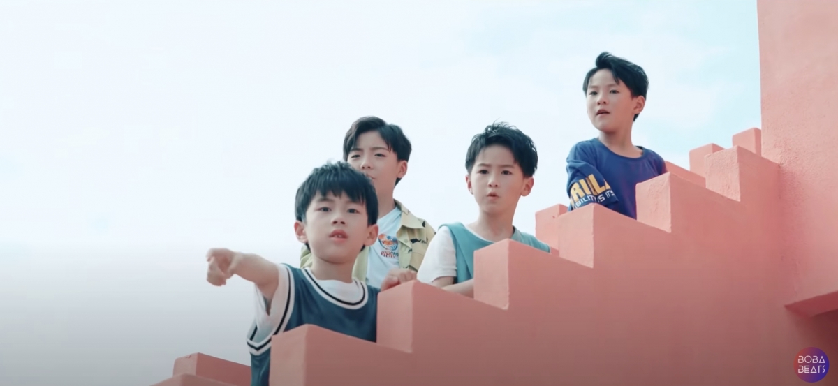 網民批評為甚麼讓8歲小孩子出道。