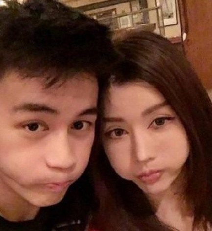 何猷君與 Yumi 並非和平分手，當時 Yumi 曾在社交平台稱：「感謝你的背叛」