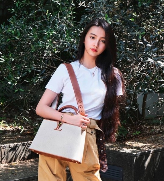 木村光希盡得父母的顏值基因,眼睛大大、鼻子高高、還有瓜子臉型的她