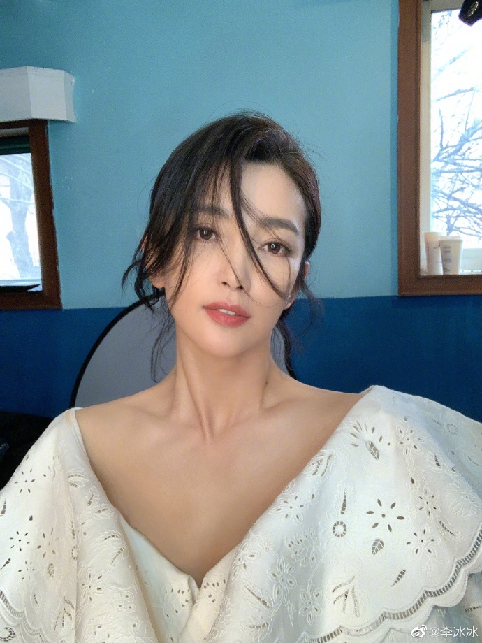 金馬獎影后李冰冰憑著出色演技與清秀外貌紅遍亞洲,早已是內地以至國際地位甚重的一線女星