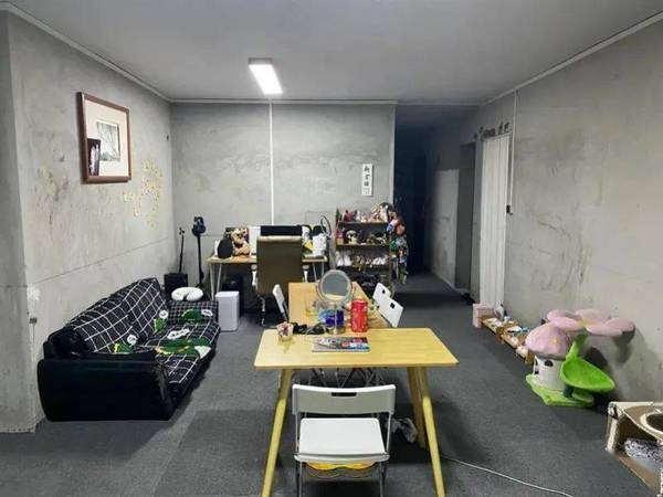 沒裝冷暖氣,入冬需穿羽絨保暖?