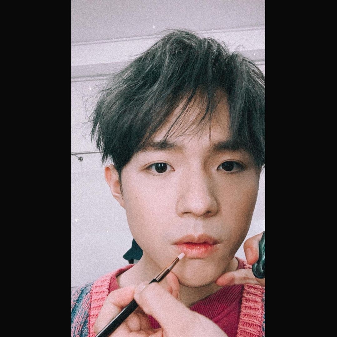 令不少粉絲猜測成名後的 Ian 應該一直飽受私追粉絲、熱情粉絲的偷拍,令他感到私生活受到嚴重影響,因而變得愈來愈封閉自己。