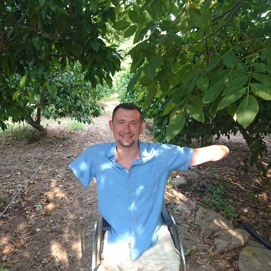 16歲的Aliaksei Talai某天在家附近的森林散步