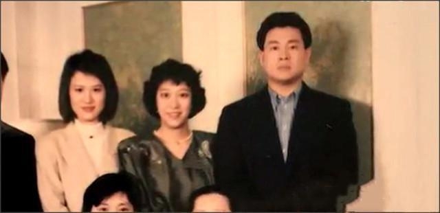 李嘉欣經常半夜三更打電話給她,還對她說劉鑾雄正在自己身邊及不再愛寶詠琴等說話
