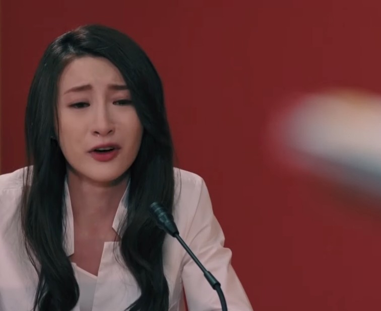 對於起同劇的強勁對手林夏薇,對比更相當明顯!無論是悲情的法庭戲,還是向黃翠如潑糞一幕亦相當亮眼!